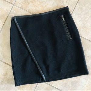 F21 | Simple Black Skirt